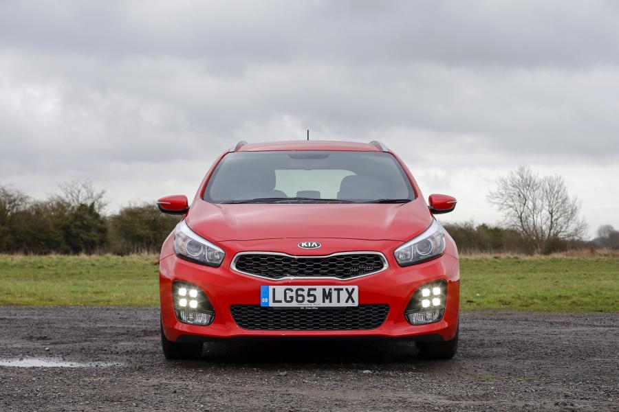  Kia ceed-SW GT Line 2015 года  (UK) (фото 8 из 20)